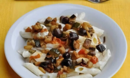 Dieta para celíacos, receta de pasta con verduras, piñones y aceitunas